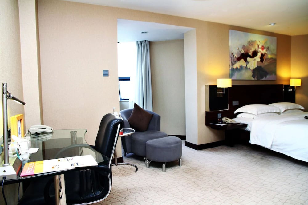 Фото The Pavilion Hotel