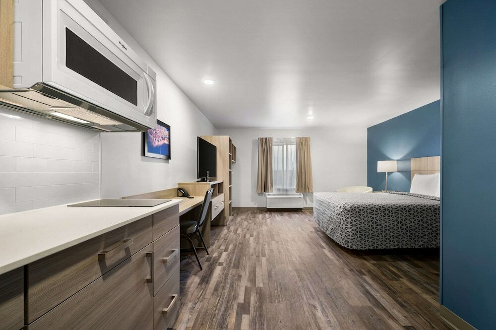 Фото Woodspring Suites Dearborn - Detroit