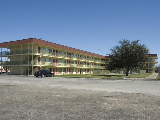 Фото Oyo Hotel Houston Southwest I-69