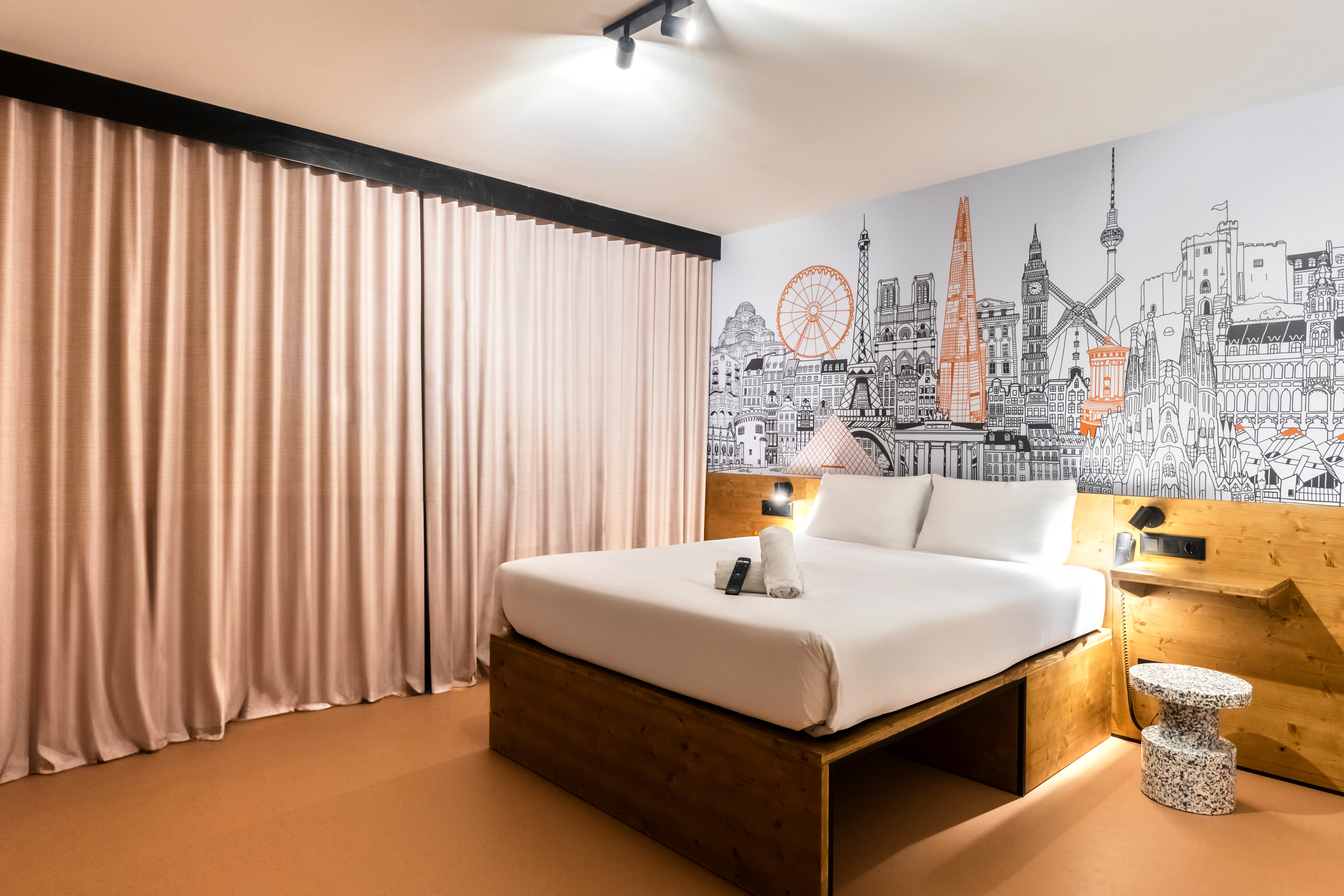 Фото EasyHotel Valencia Ciutat Vella
