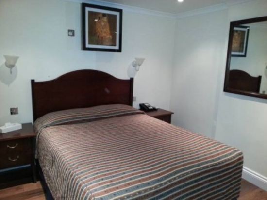 Фото Cheshire Hotel Central London