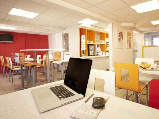 Фото Premiere Classe Saint Brice Sous Foret