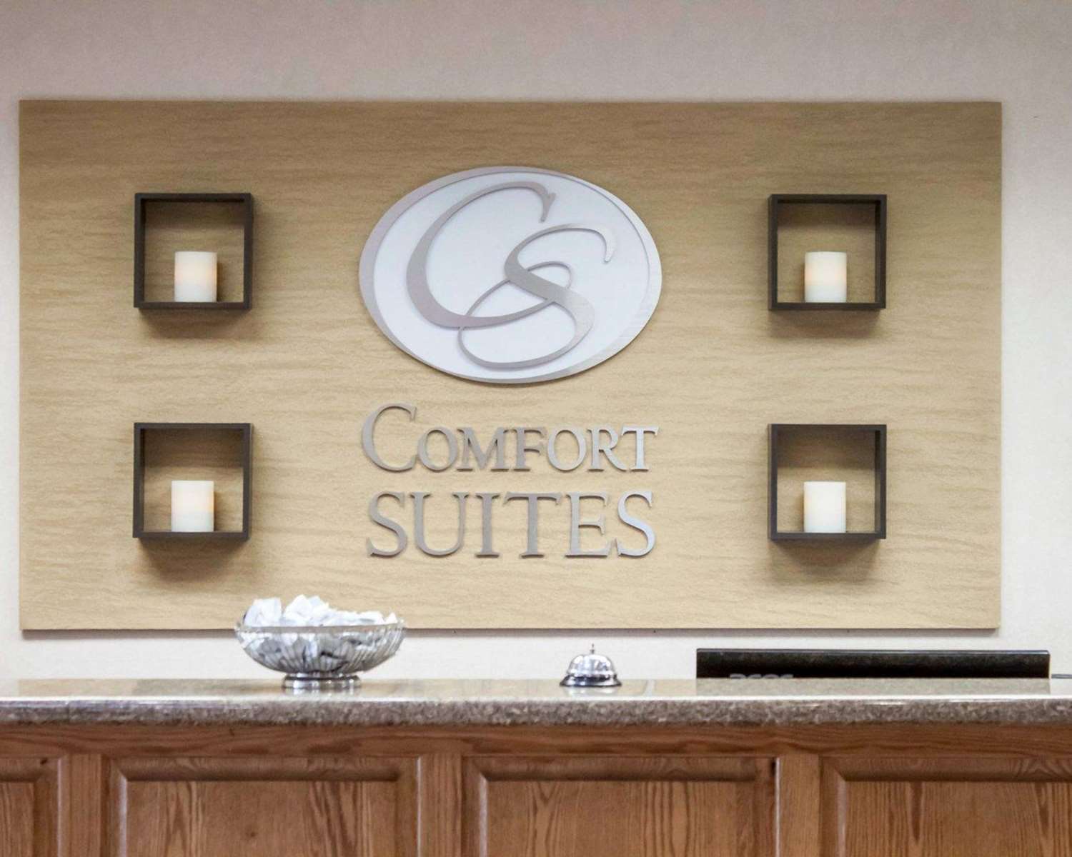 Фото Comfort Suites Airport
