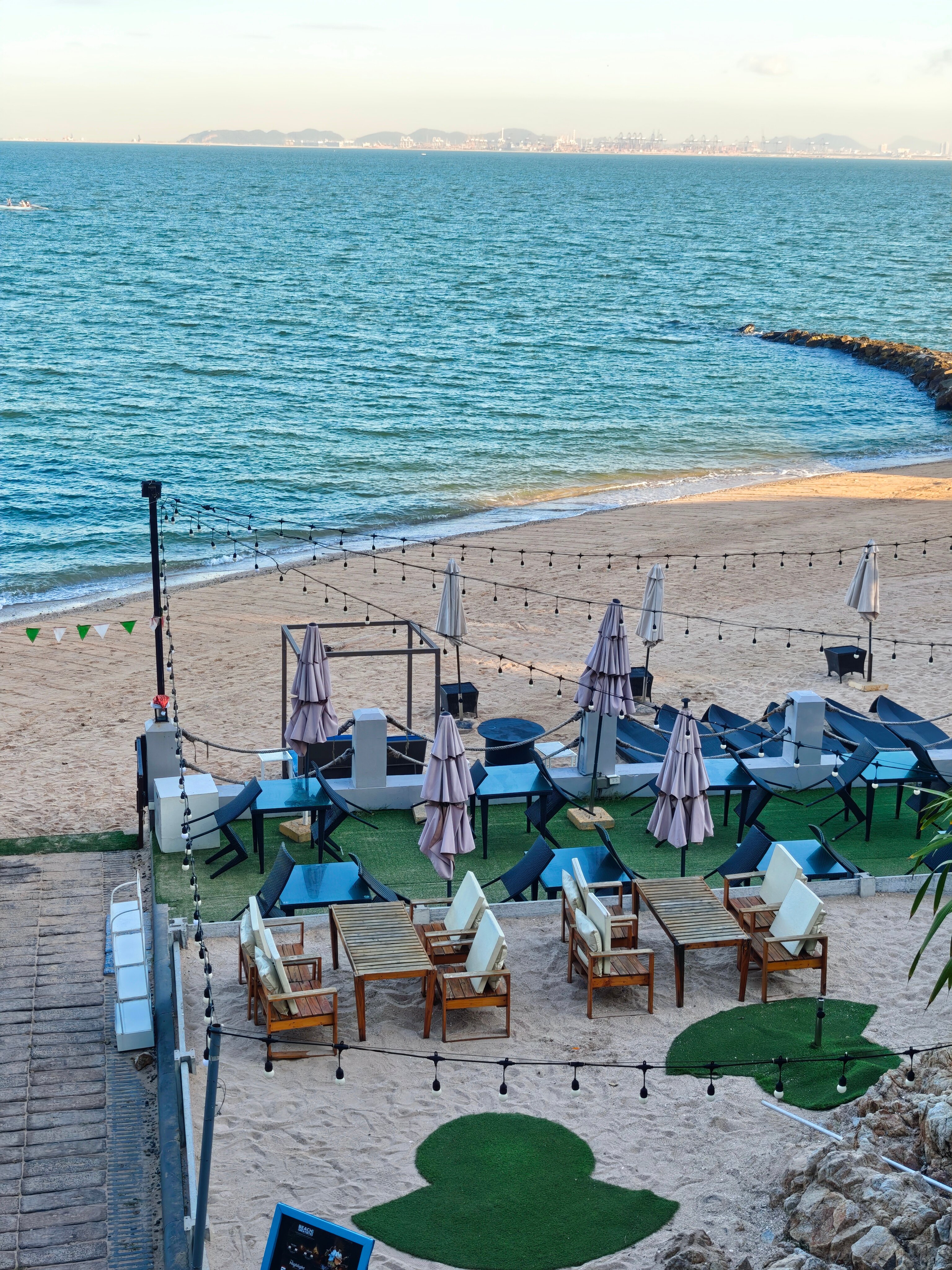 Фото Golden Tulip Pattaya Beach Resort