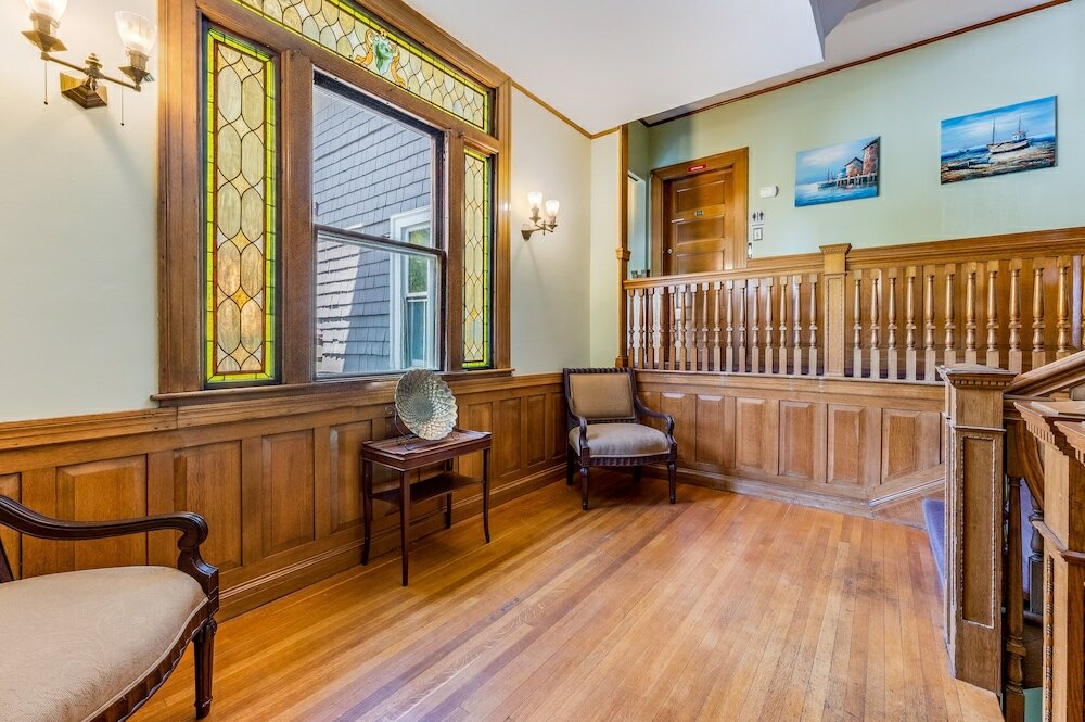 Фото Castle Manor Inn