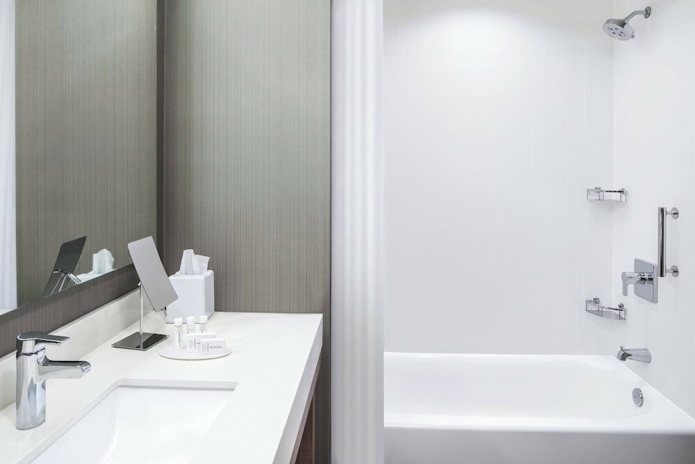 Фото Courtyard by Marriott Wayne Fairfield