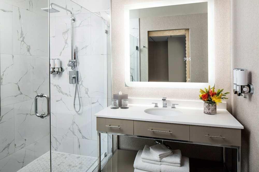 Фото The Delaney Hotel