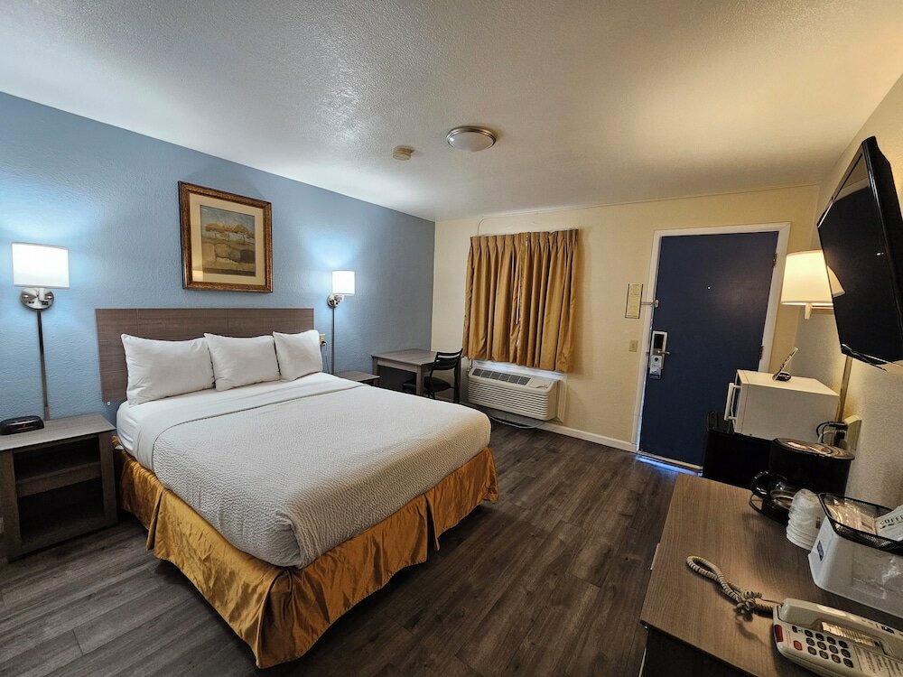 Фото Travelodge by Wyndham Wenatchee