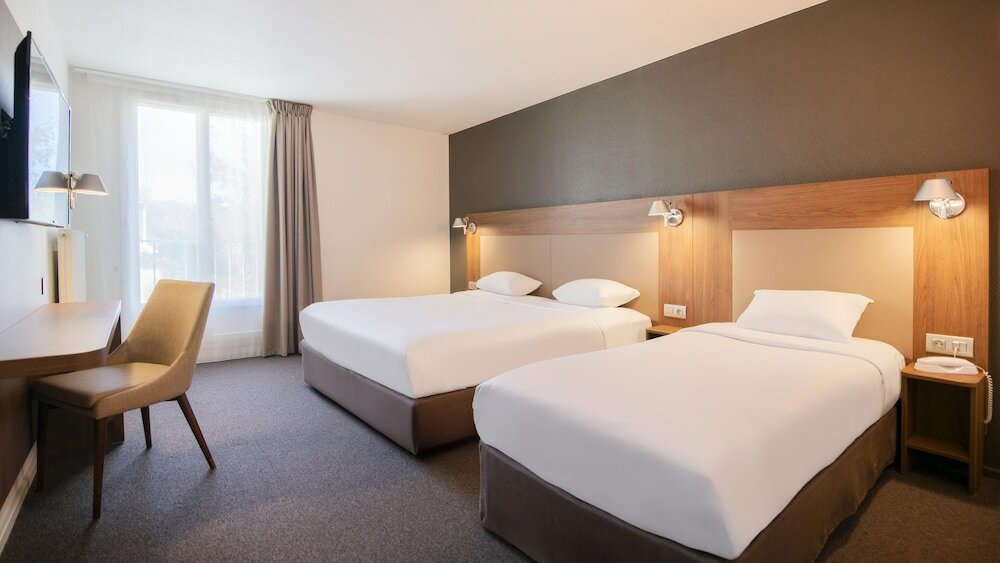 Фото Campanile Chartres Centre - Gare - Cathédrale