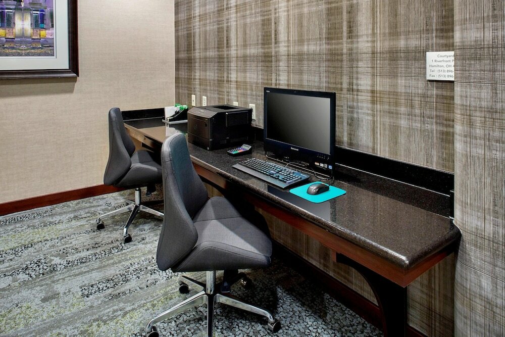 Фото Courtyard by Marriott Hamilton