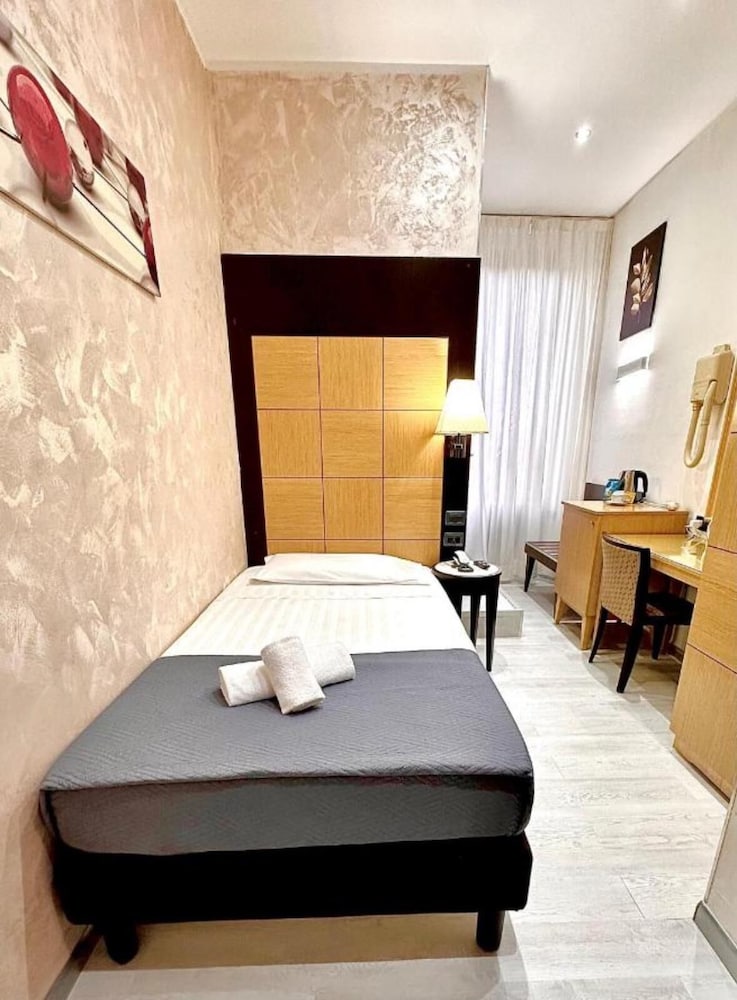 Фото Hotel Fiorella Milano