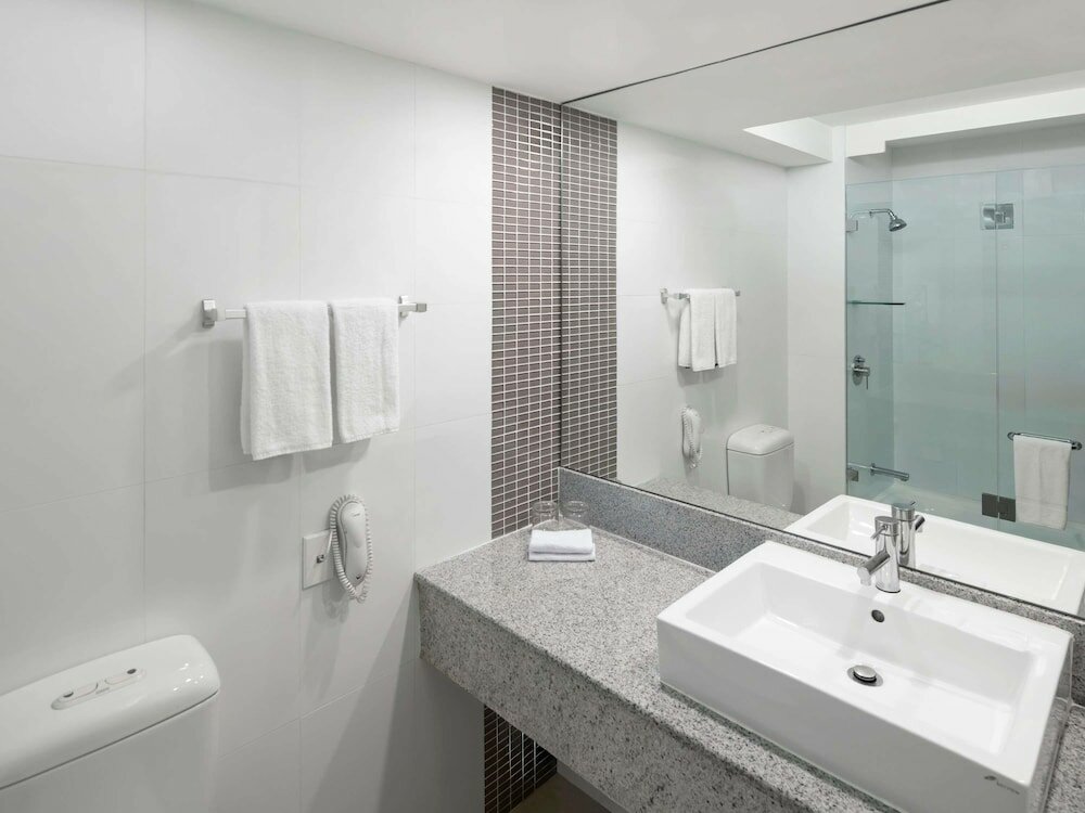 Фото The Sydney Boulevard Hotel