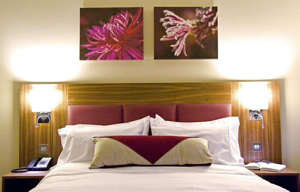 Фото Hilton Garden Inn Luton North
