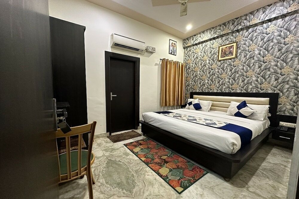 Фото Hotel Aaradhya Residency