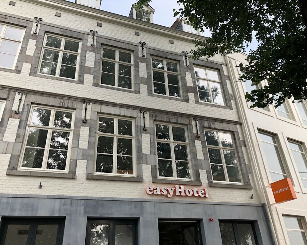 Фото EasyHotel Maastricht City Centre