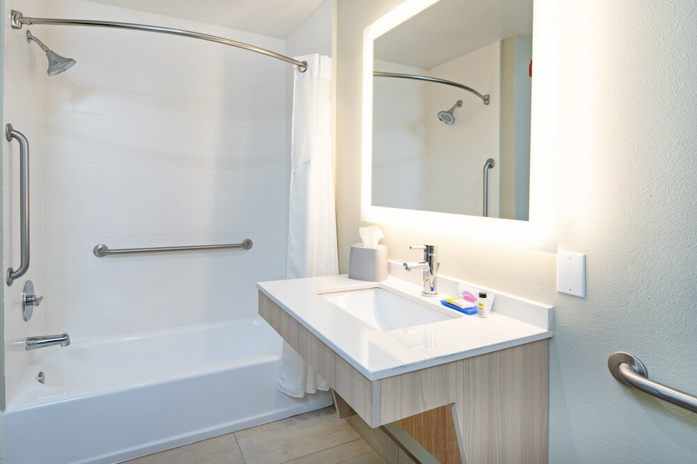 Фото Holiday Inn Express Suites Watsonville, an Ihg Hotel