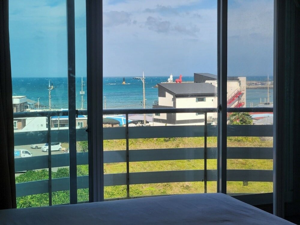 Фото Jeju Ocean Family Hotel