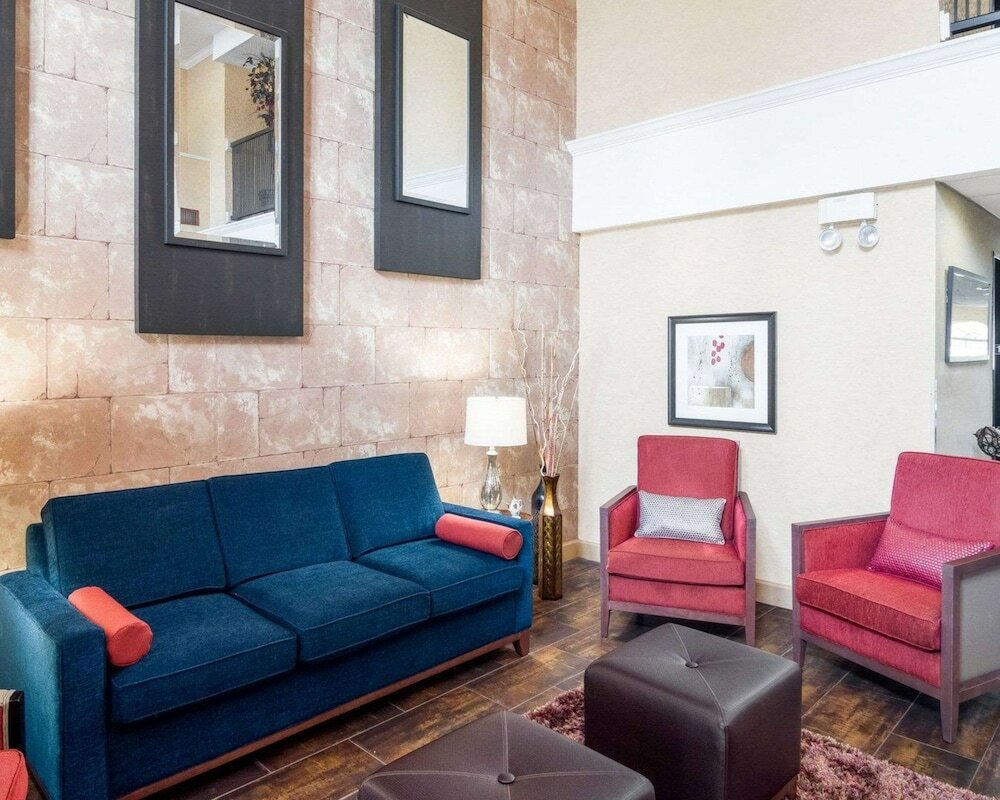 Фото Comfort Suites Las Colinas Center