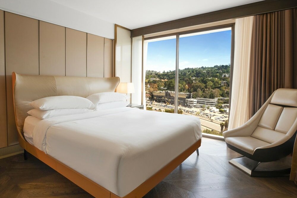 Фото Sheraton Universal Hotel