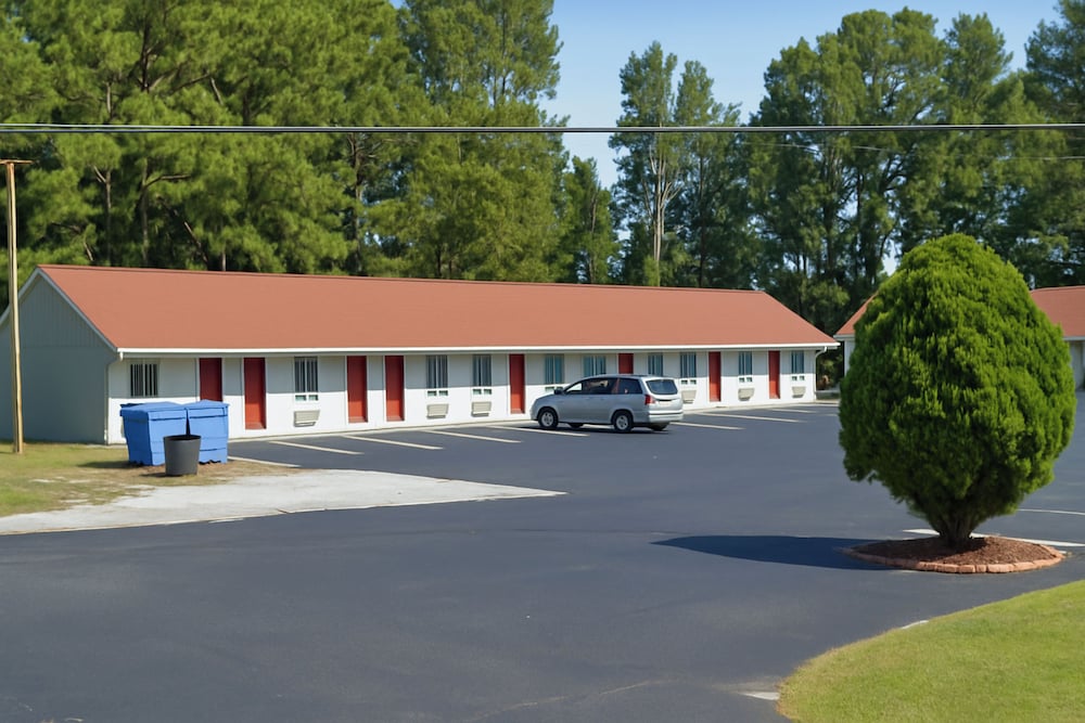 Фото Courtland Inn Motel