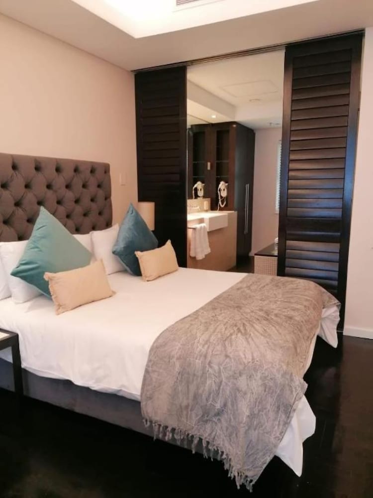 Фото Mandela Rhodes Place Hotel