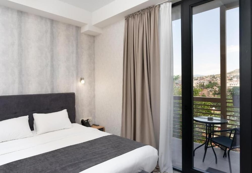 Фото Brooch Boutique Hotel