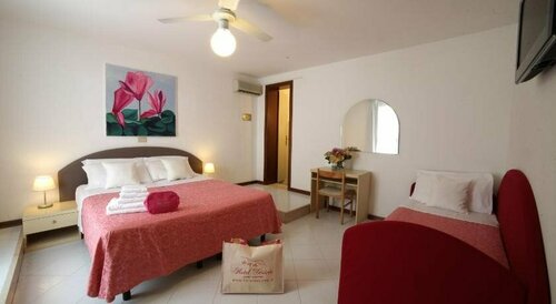Гостиница Hotel Desiree в Линьяно-Саббьядоро