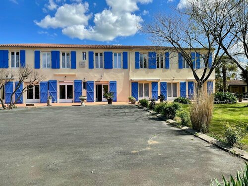 Гостиница Les Trois Cèdres в Ла-Рошеле