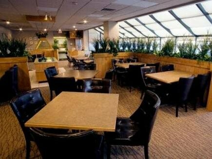 Гостиница Heritage Inn Hotel & Convention Centre Brooks в Бруксе