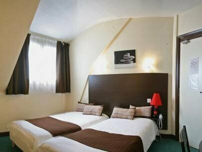 Гостиница Hôtel La Perriere в Лорьяне