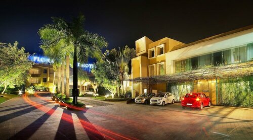 Гостиница Flora Airport Hotel and Convention Centre Kochi в Керале