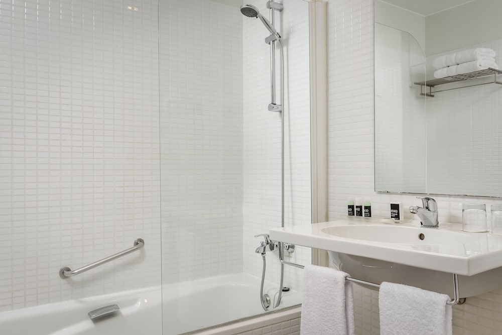 Фото Exe Barcelona Gate