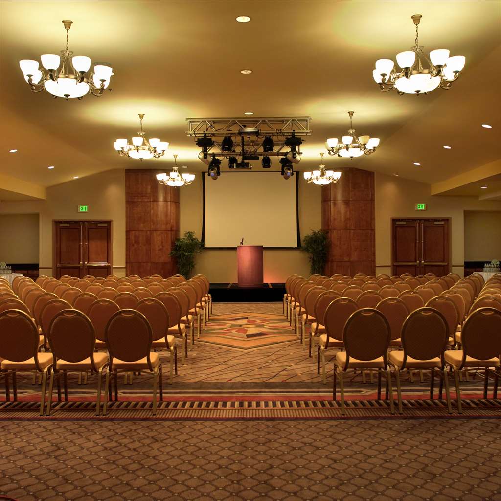 Фото DoubleTree by Hilton Claremont