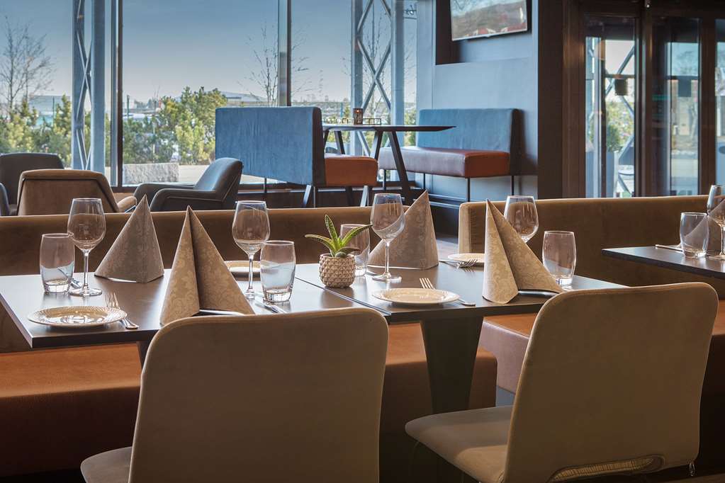 Фото Park Inn by Radisson Oslo Airport Hotel West