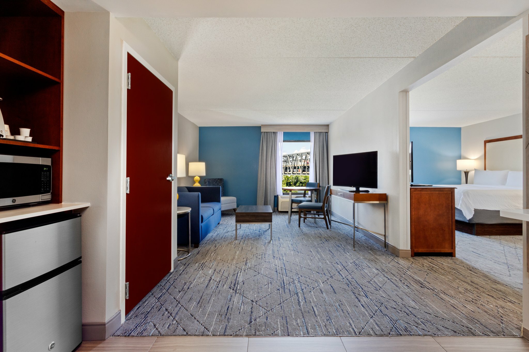 Фото Holiday Inn Express & Suites Cincinnati Riverfront, an Ihg Hotel