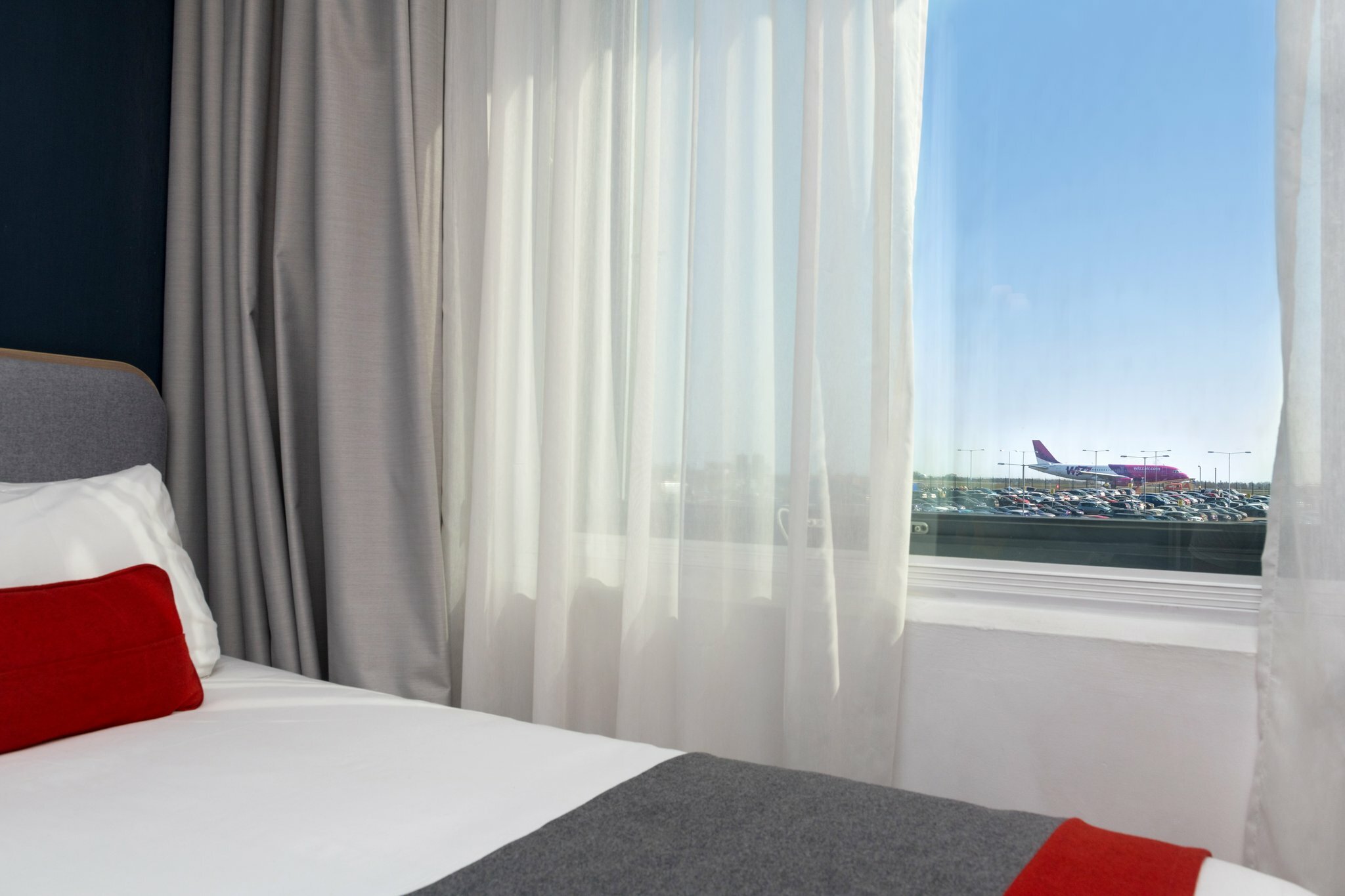 Фото Holiday Inn Express London Luton Airport, an Ihg Hotel