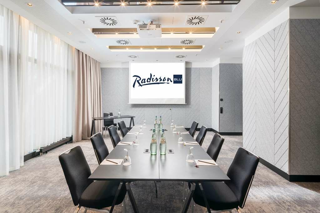 Фото Radisson Blu Hotel, Hamburg