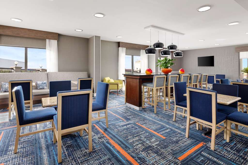 Фото Hampton Inn Laredo
