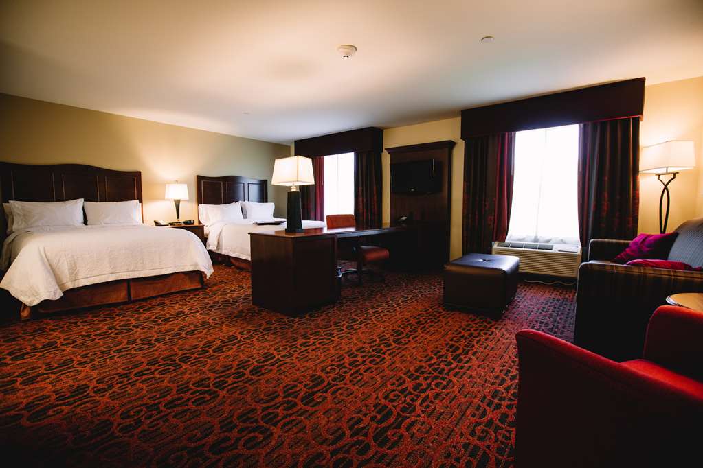 Фото Hampton Inn & Suites Minot Airport, Nd