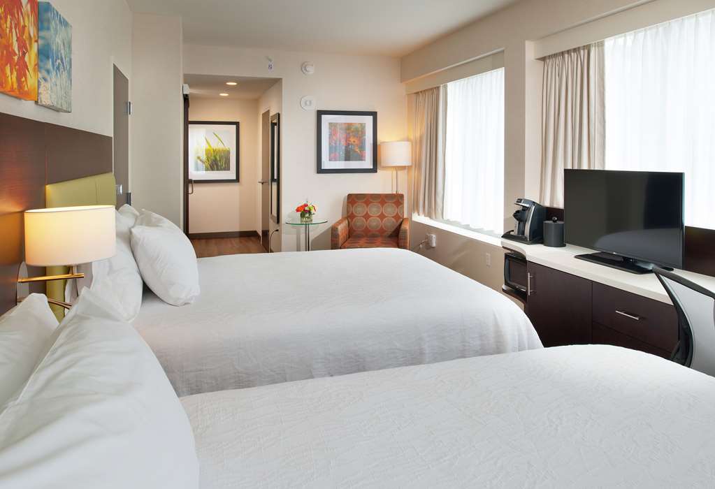 Фото Hilton Garden Inn Pittsburgh Downtown