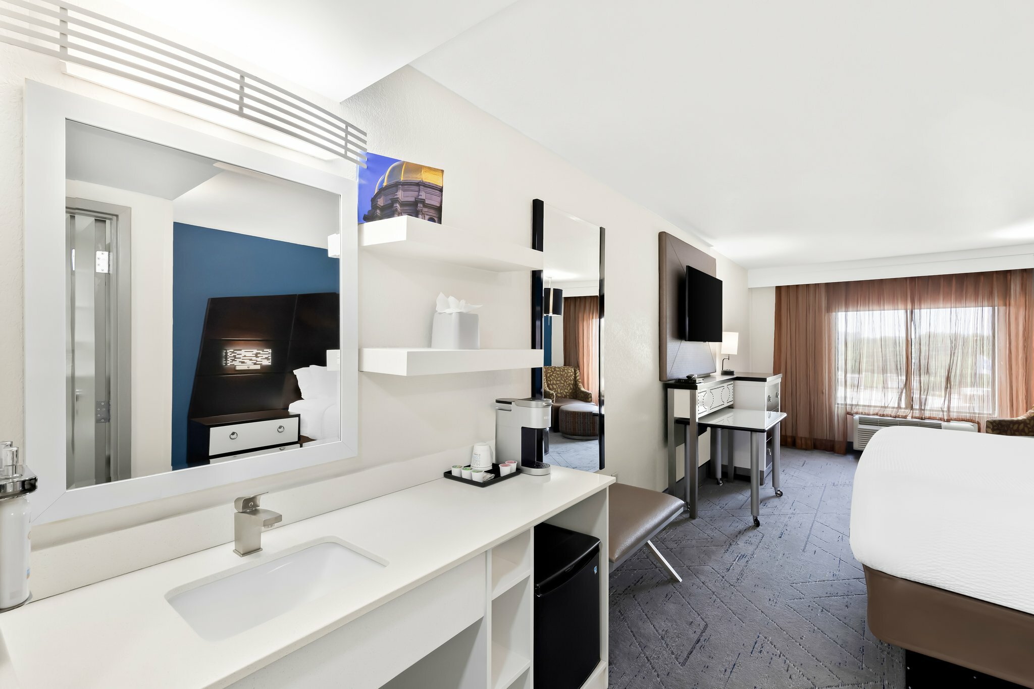 Фото Holiday Inn Express Atlanta Galleria - Ballpark Area, an Ihg Hotel