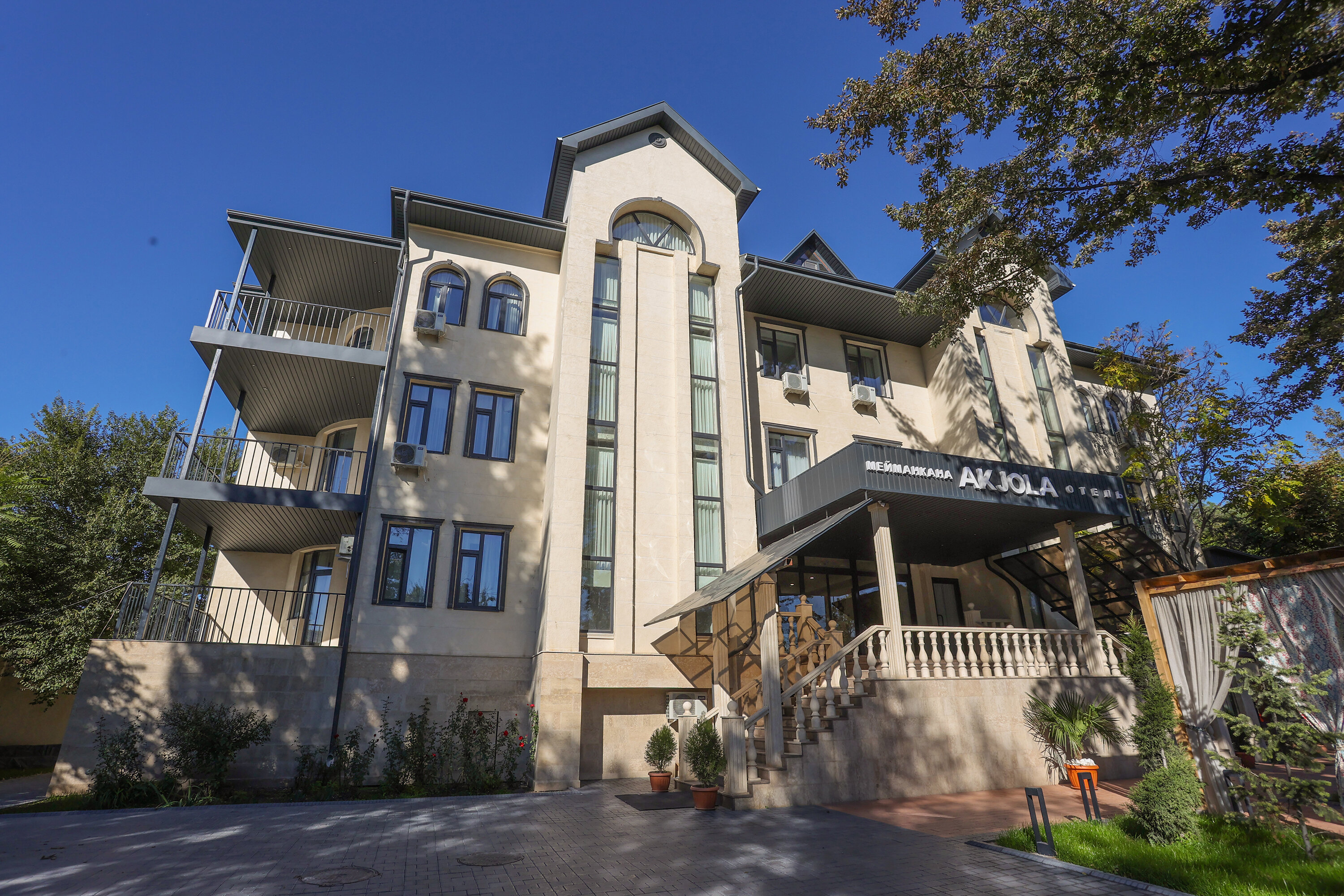 Фото отеля 1