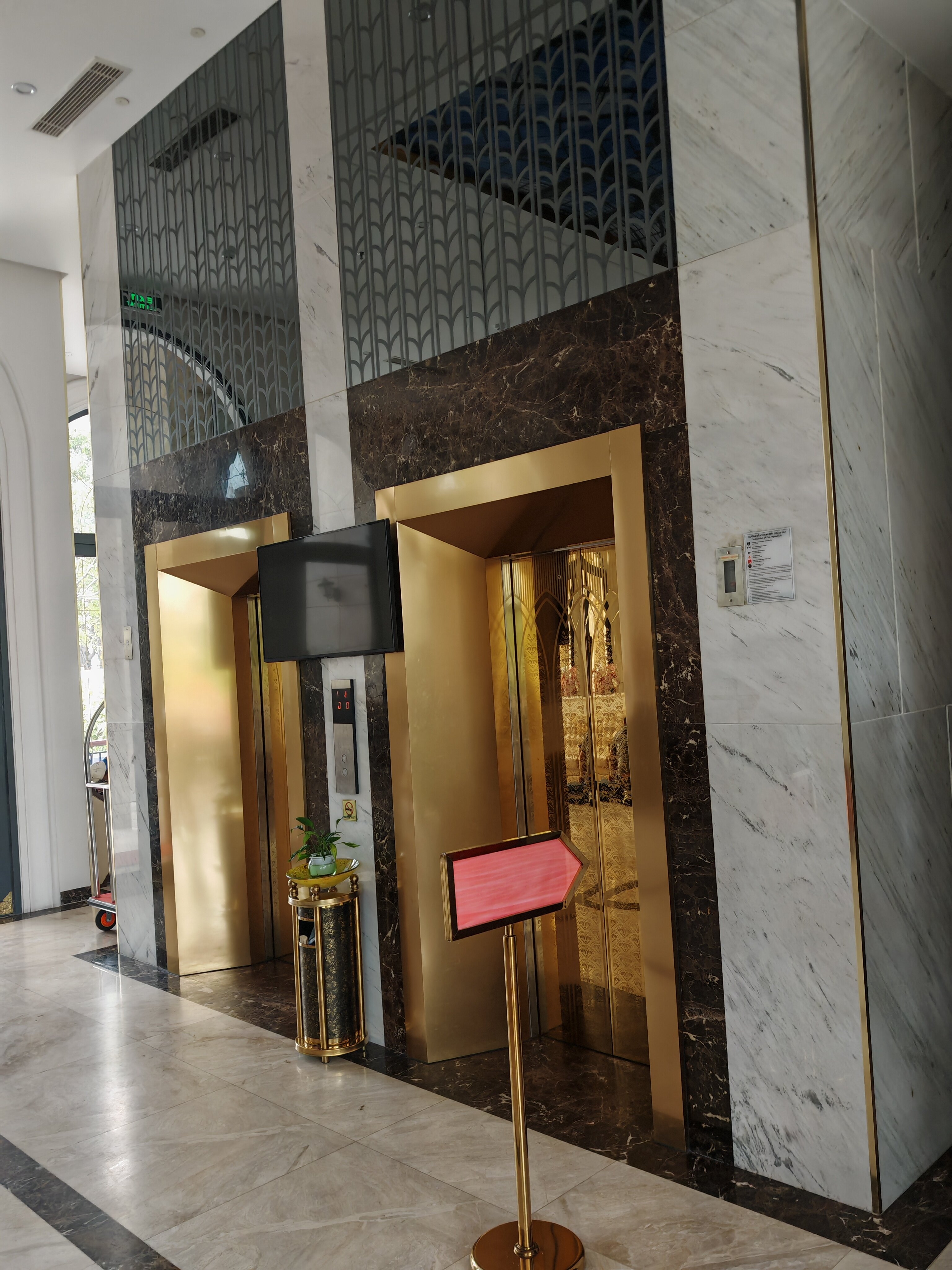 Фото Avari Hotel