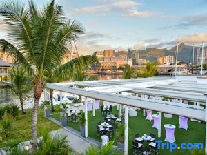 Гостиница Le Suffren Hotel & Marina