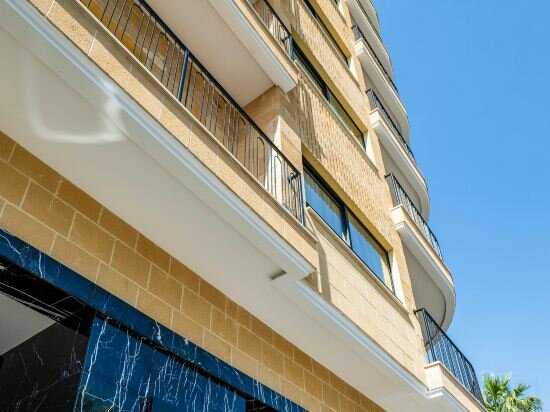 Фото Gate Twenty Two Boutique Hotel