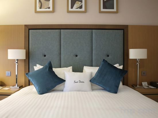 Фото DoubleTree by Hilton London - Victoria