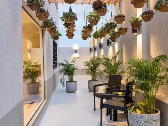 Фото Parkside Boutique Furnished Apartments