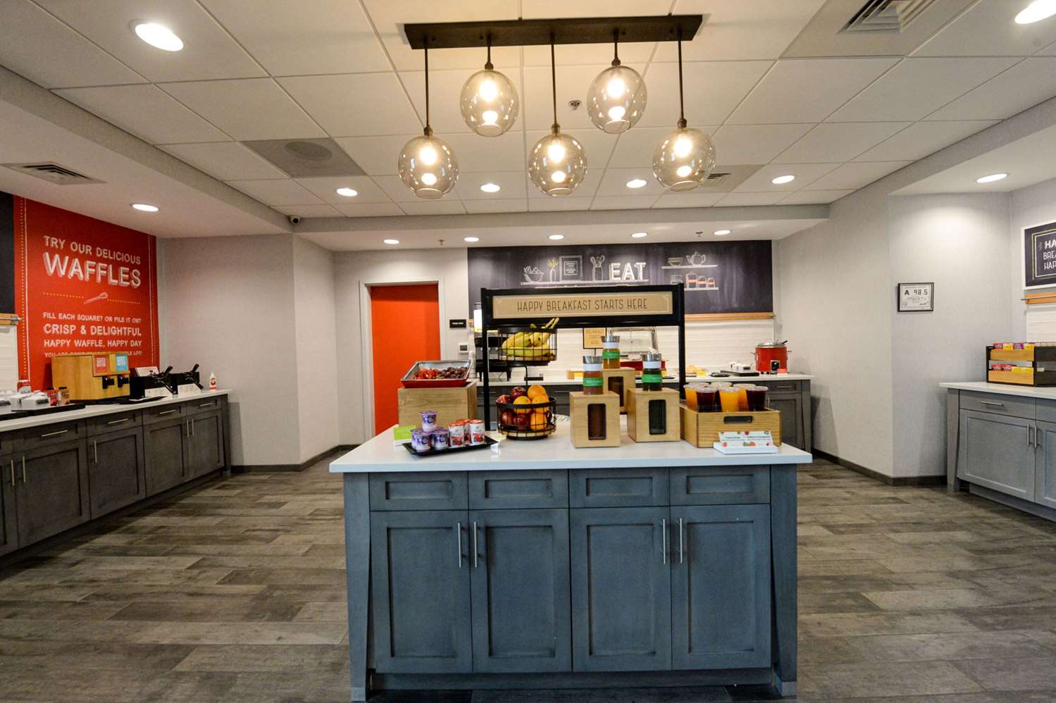 Фото Hampton Inn & Suites Lenoir