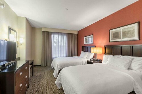Гостиница Embassy Suites Newark Airport в Элизабет