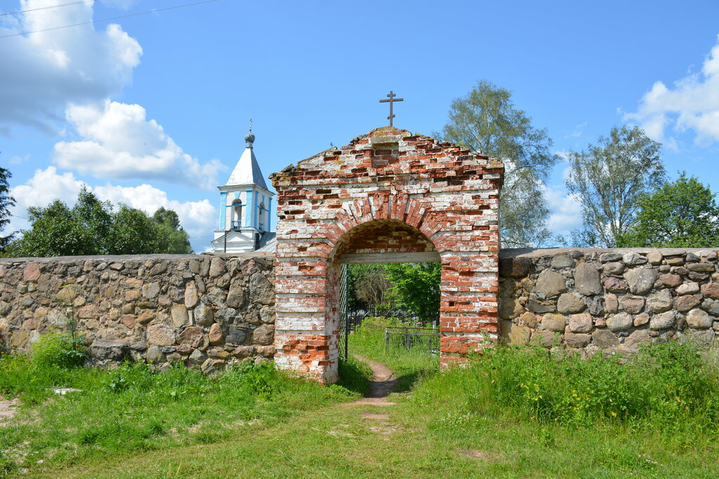 Orthodox church Tserkov Uspeniya Presvyatoy Bogoroditsy V Molochkovo, Novgorod Oblast, photo